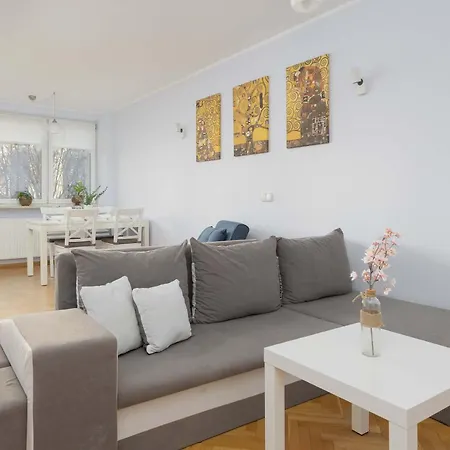 Modern In The Center In By Renters Apartmán