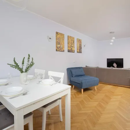Modern In The Center In By Renters Varšava