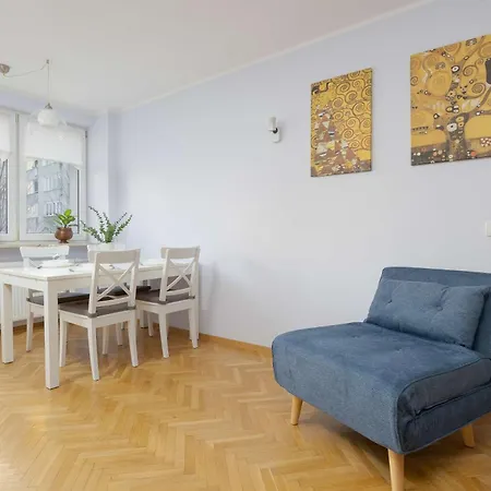 Modern In The Center In By Renters Apartmán
