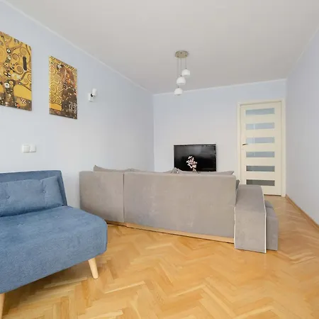 Modern In The Center In By Renters Apartament *