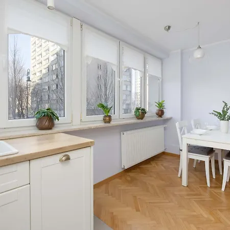 Modern In The Center In By Renters Daire