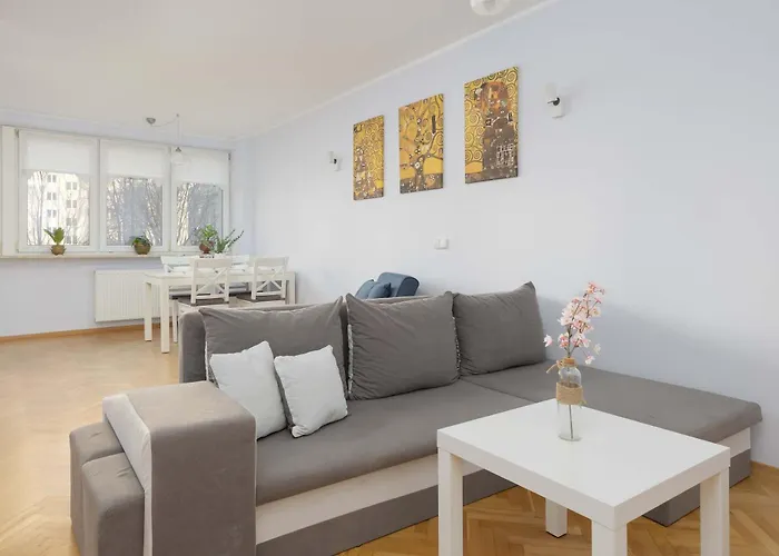 Modern In The Center In By Renters Daire